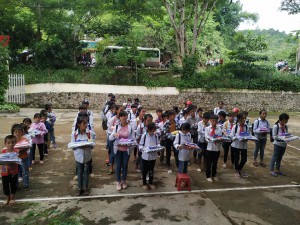 Tặng quà khai giảng năm học 2020-2021 cho 120 học sinh tại trường Tiểu học Hua Păng