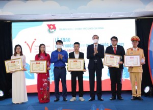Trung uý Dương Hải Anh, công an huyện Mộc Châu- Gương mặt xuất sắc đạt giải Tình nguyện quốc gia năm 2021
